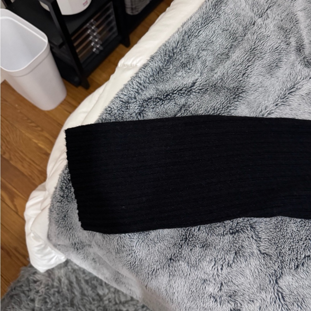 Off-Shoulder Black Ribbed Sweater - Picture 5 of 6